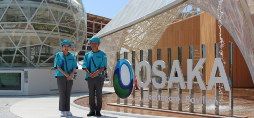 チクマが製作に携わった万博のアテンダントユニフォームとアップサイクル事例をご紹介いたします。2027年3月19日（金）～ 2027年9月26日（日）に２０２７年国際園芸博覧会【GREEN×EXPO 2027】が横浜で開催されます。
花博アテンダントユニフォームの制作からリサイクル・アップサイクルのご相談を承っておりますので、是非、お気軽にお問い合わせください。